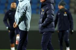 包含法甲战况：川崎前锋防线稳固，AC米兰进攻受阻，浓眉成最佳的词条