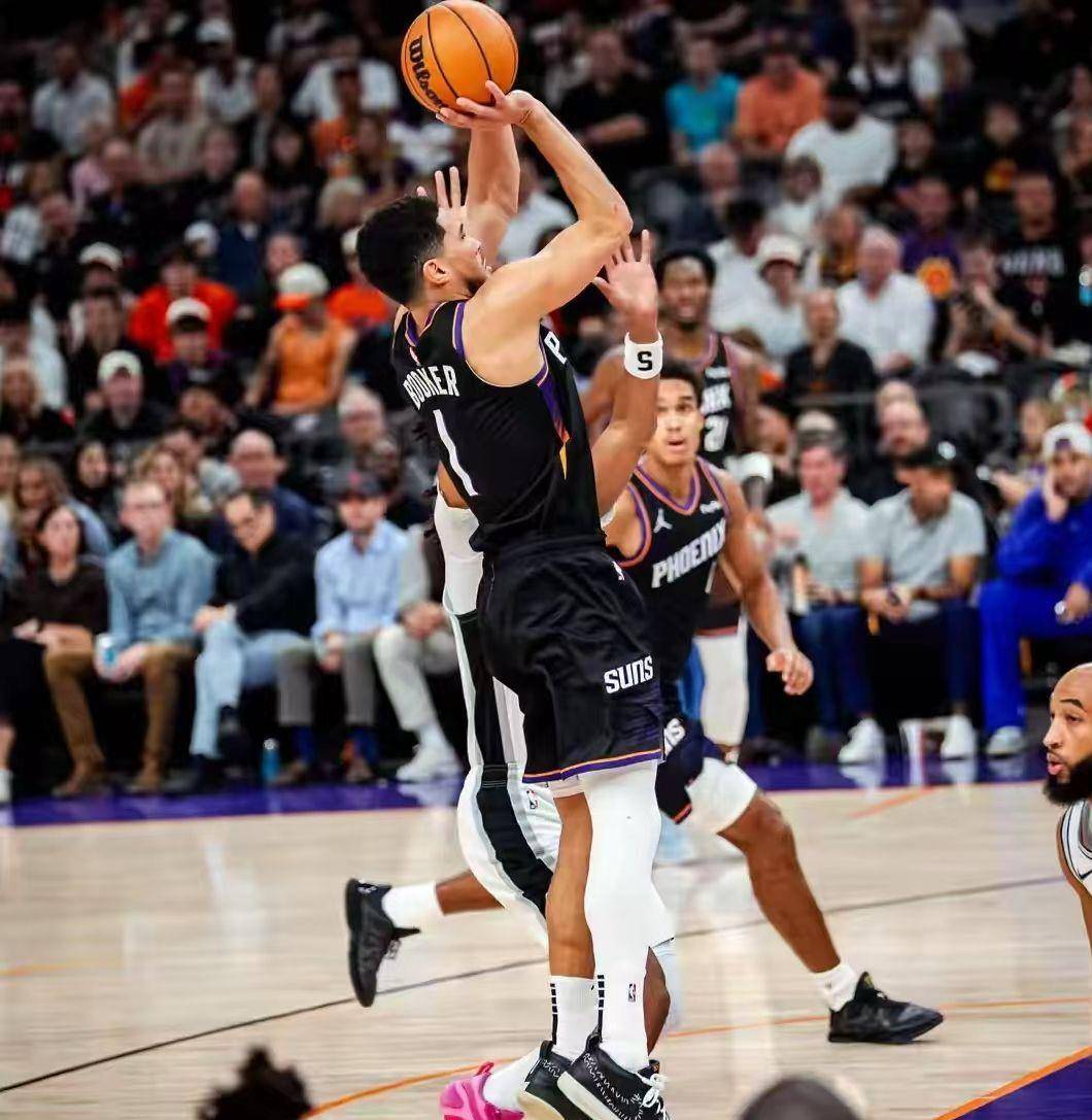 世锦赛决赛爆出冷门!罗马爆冷洛杉矶湖人,争冠形势突变(洛杉矶宣布进入紧急状态) 世锦赛决赛爆出冷门!罗马爆冷洛杉矶湖人,争冠形势突变(洛杉矶宣布进入紧急状态)